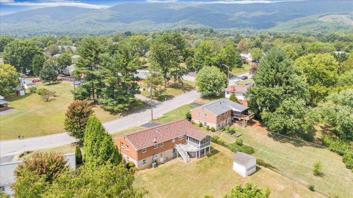 516 Howard DR