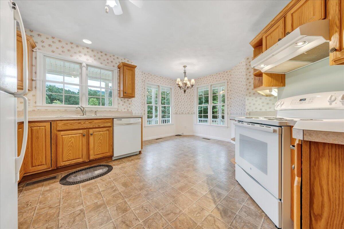 85 Walnut Springs LN