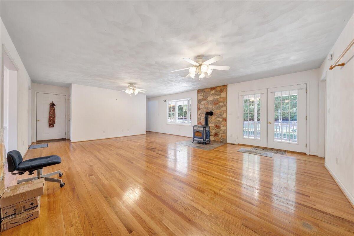 85 Walnut Springs LN