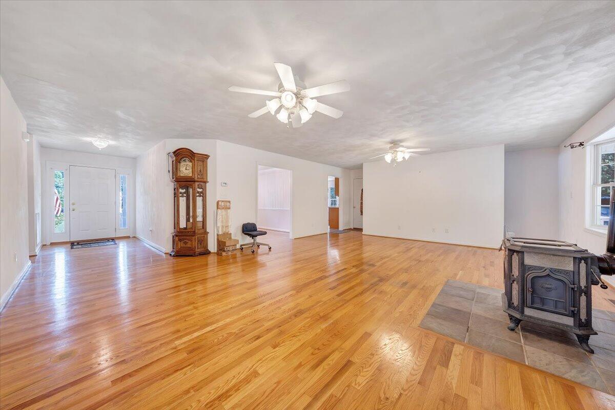 85 Walnut Springs LN