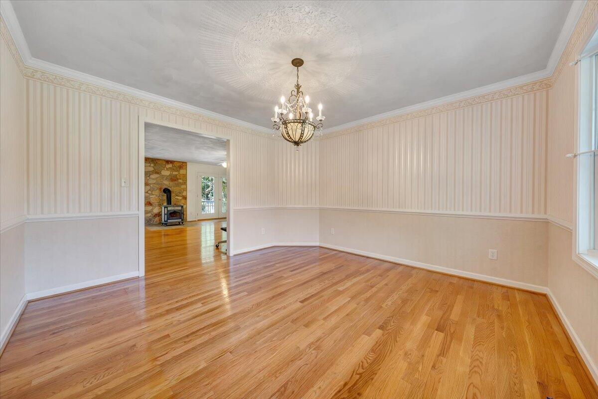 85 Walnut Springs LN