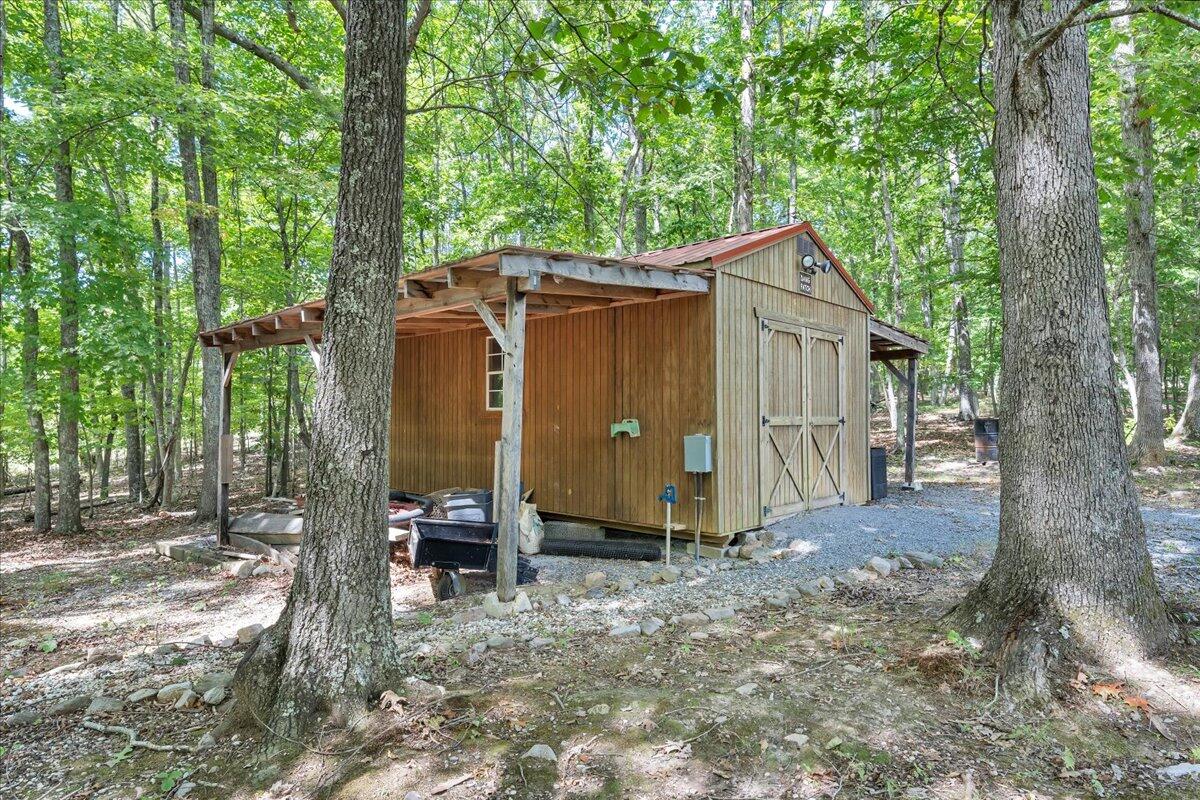 85 Walnut Springs LN