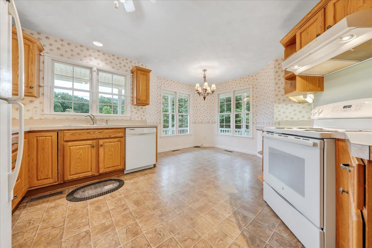 85 Walnut Springs LN