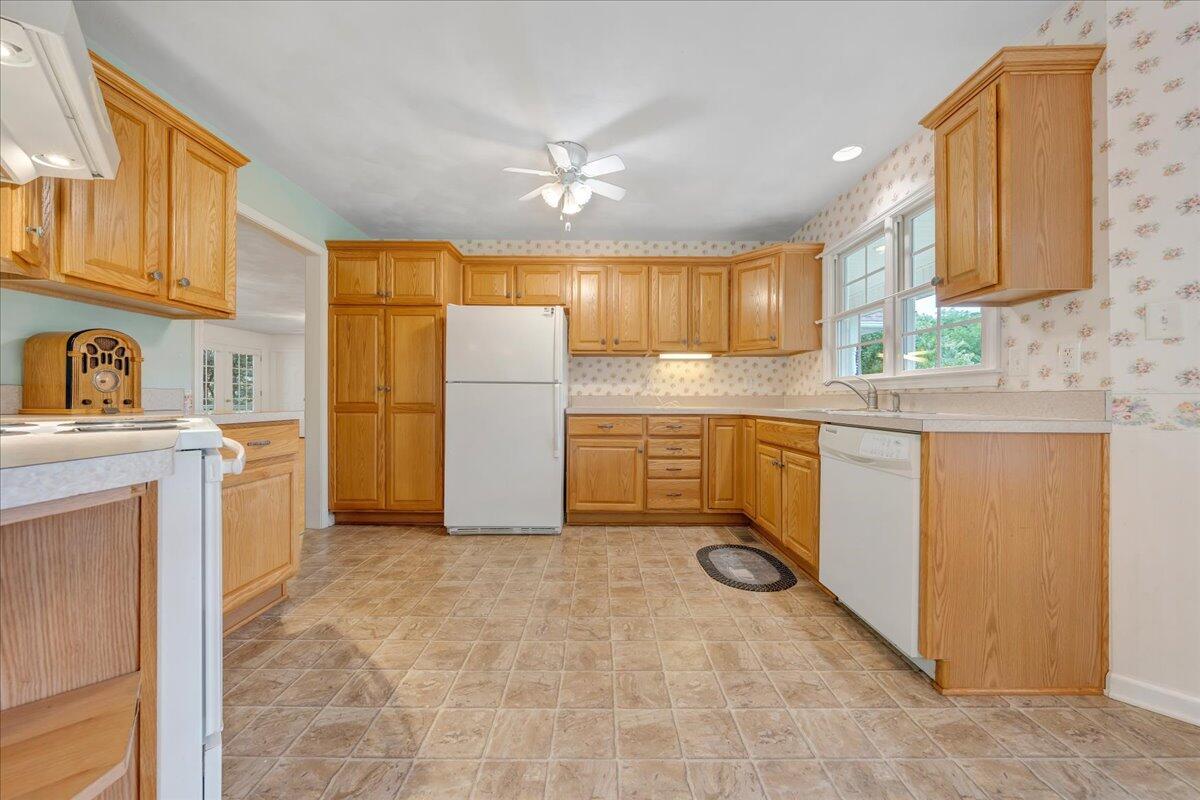 85 Walnut Springs LN