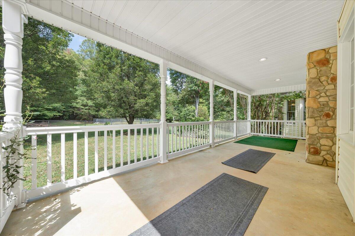 85 Walnut Springs LN