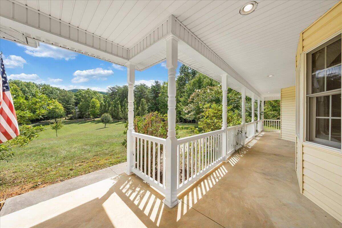 85 Walnut Springs LN