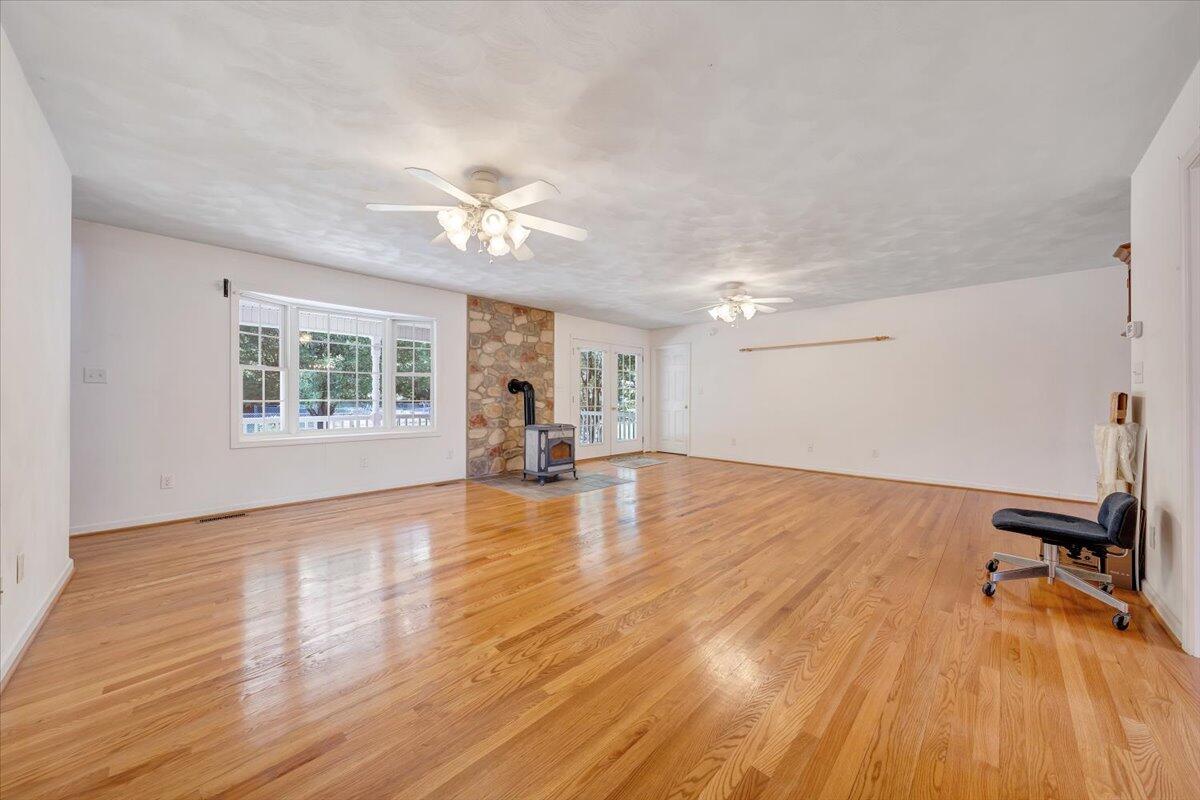 85 Walnut Springs LN