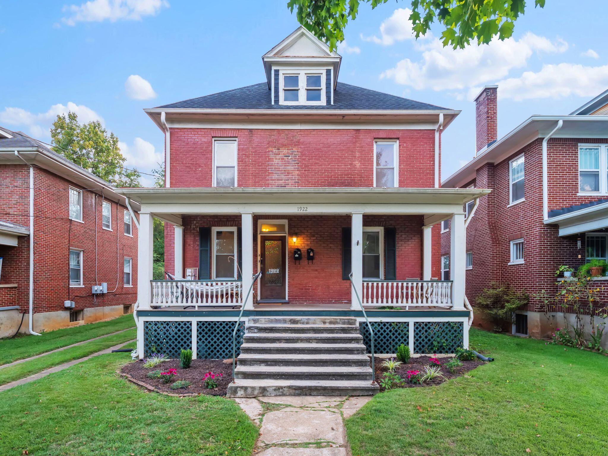 1922 Oxford AVE SW