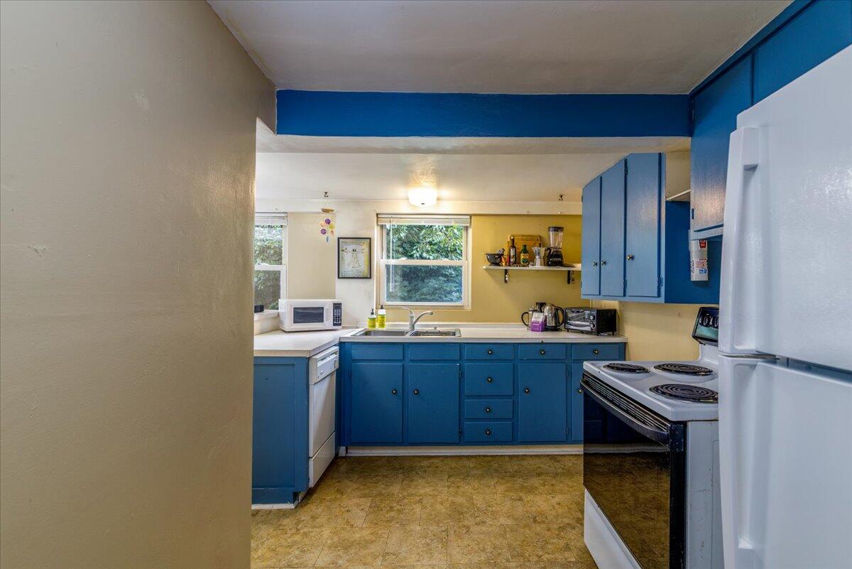 2202 Broadway AVE SW