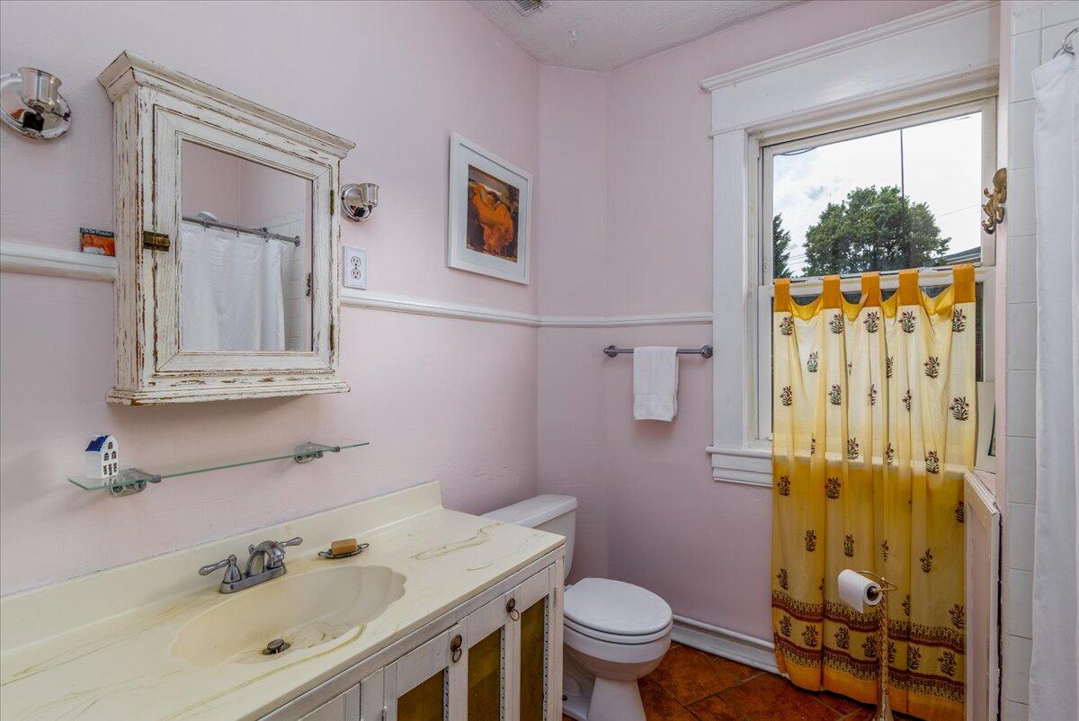 2202 Broadway AVE SW