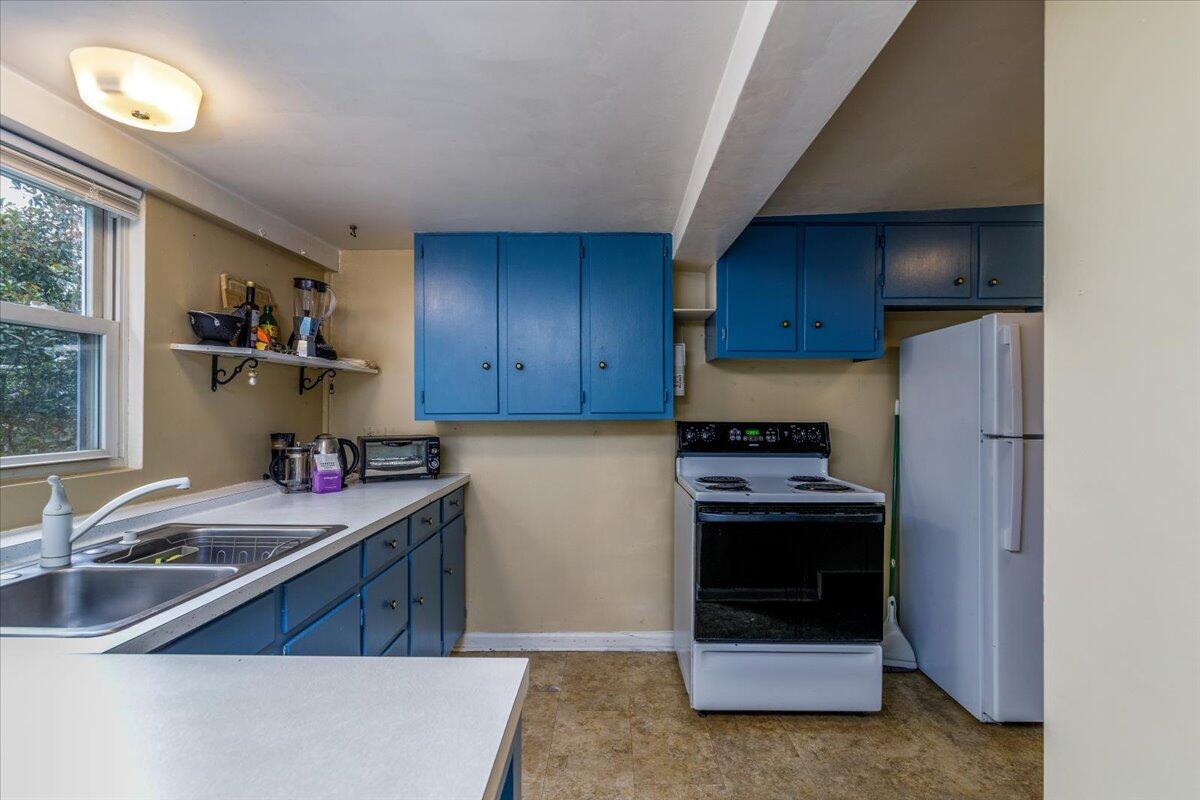 2202 Broadway AVE SW