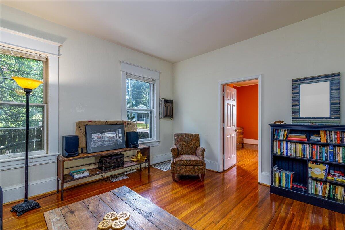 2202 Broadway AVE SW