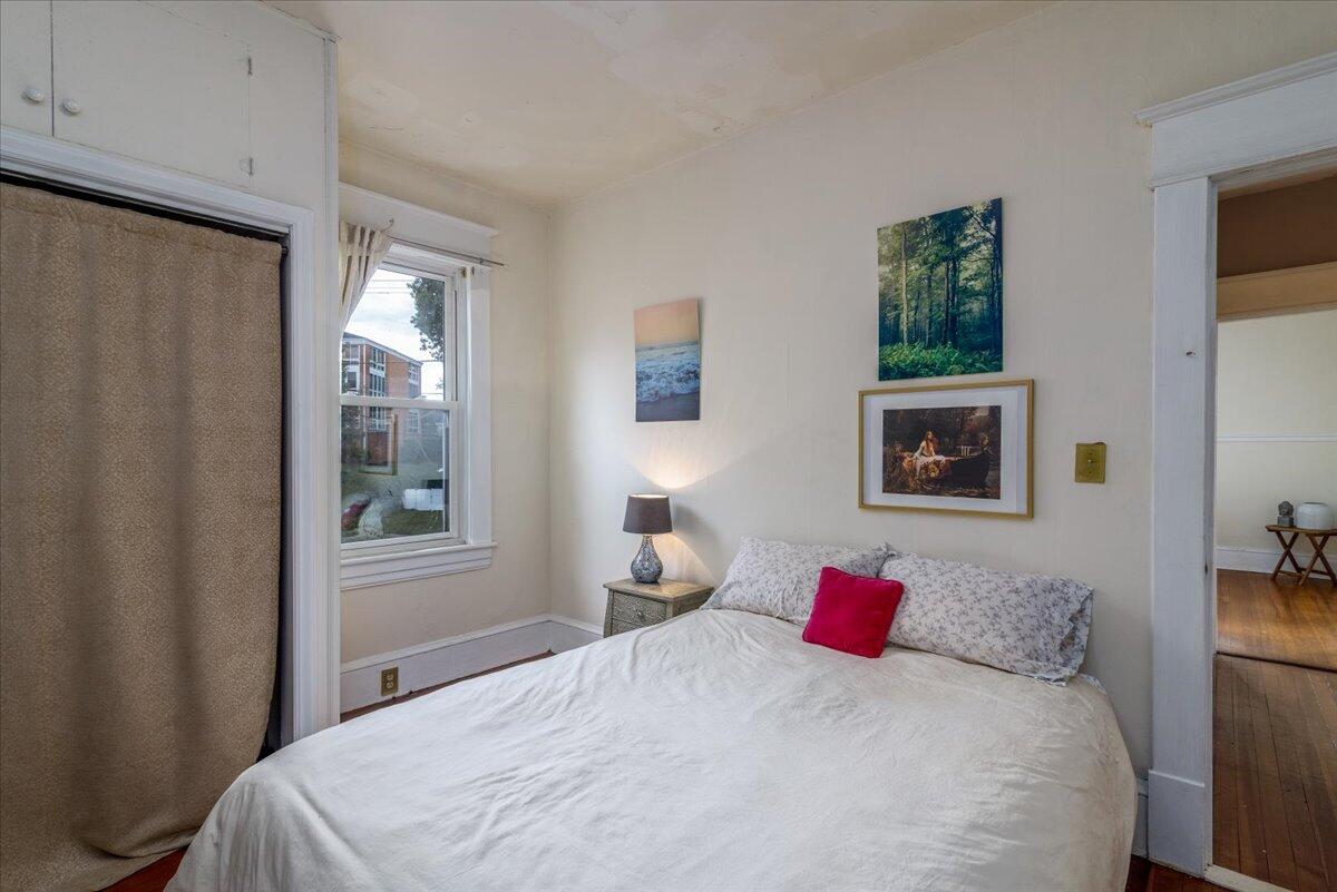 2202 Broadway AVE SW