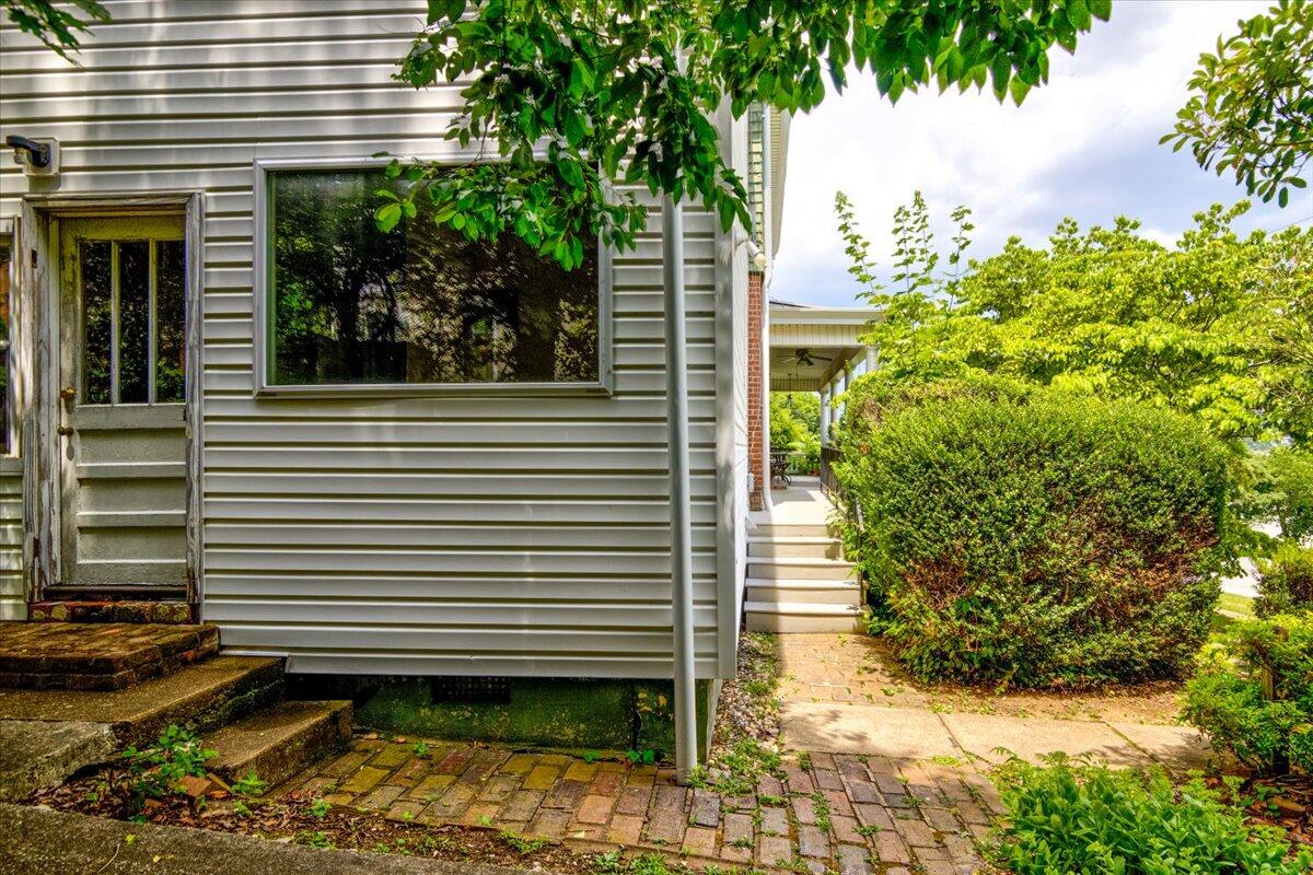 2202 Broadway AVE SW