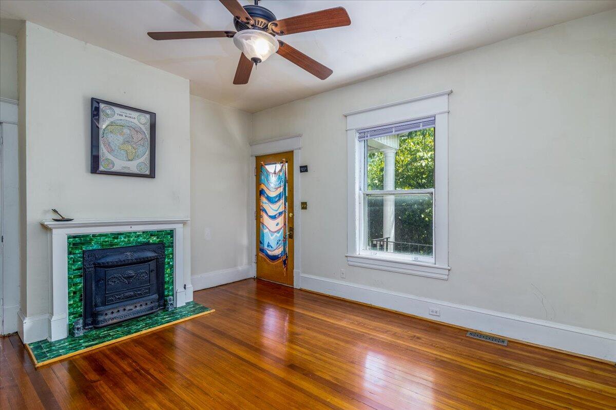 2202 Broadway AVE SW