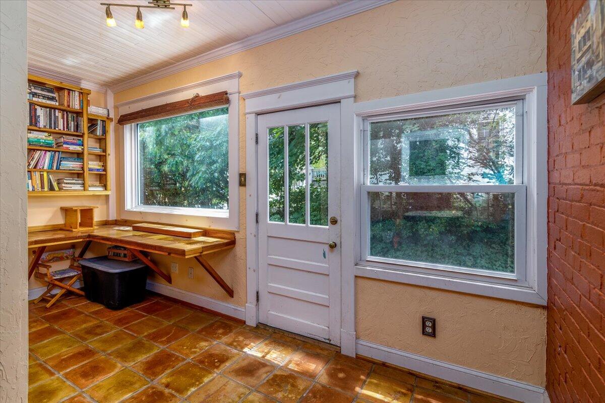 2202 Broadway AVE SW