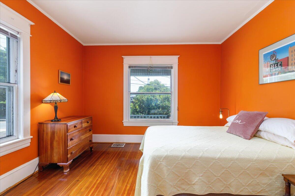 2202 Broadway AVE SW