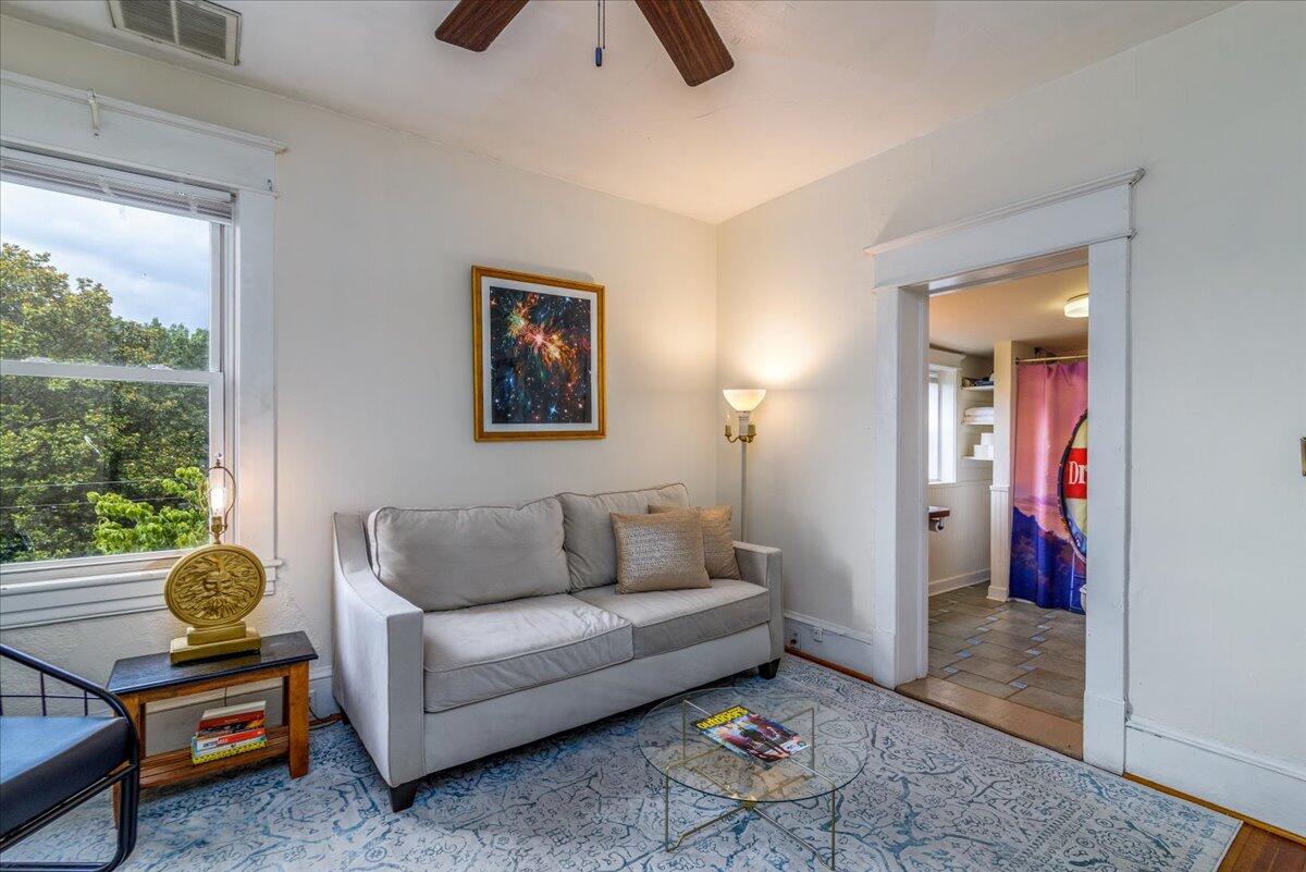 2202 Broadway AVE SW