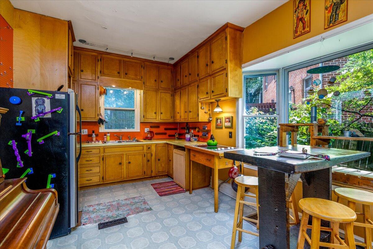 2202 Broadway AVE SW