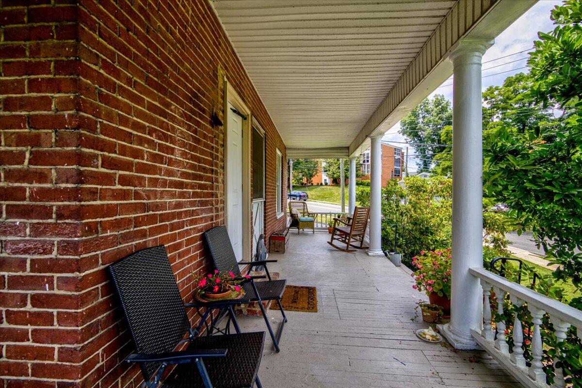 2202 Broadway AVE SW