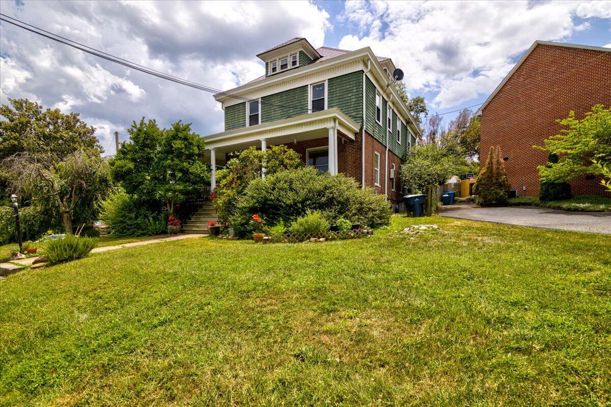 2202 Broadway AVE SW