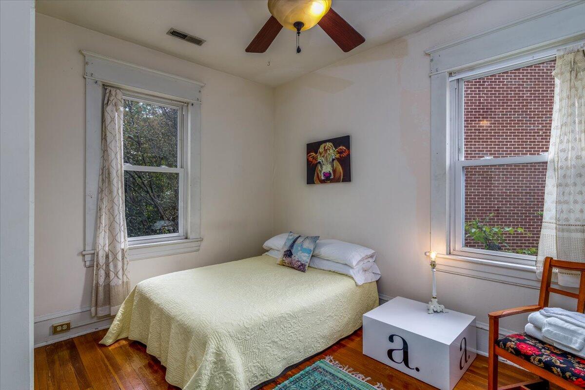 2202 Broadway AVE SW