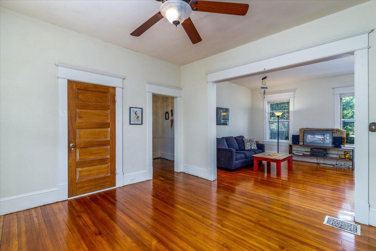 2202 Broadway AVE SW