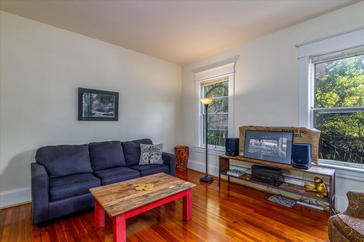 2202 Broadway AVE SW