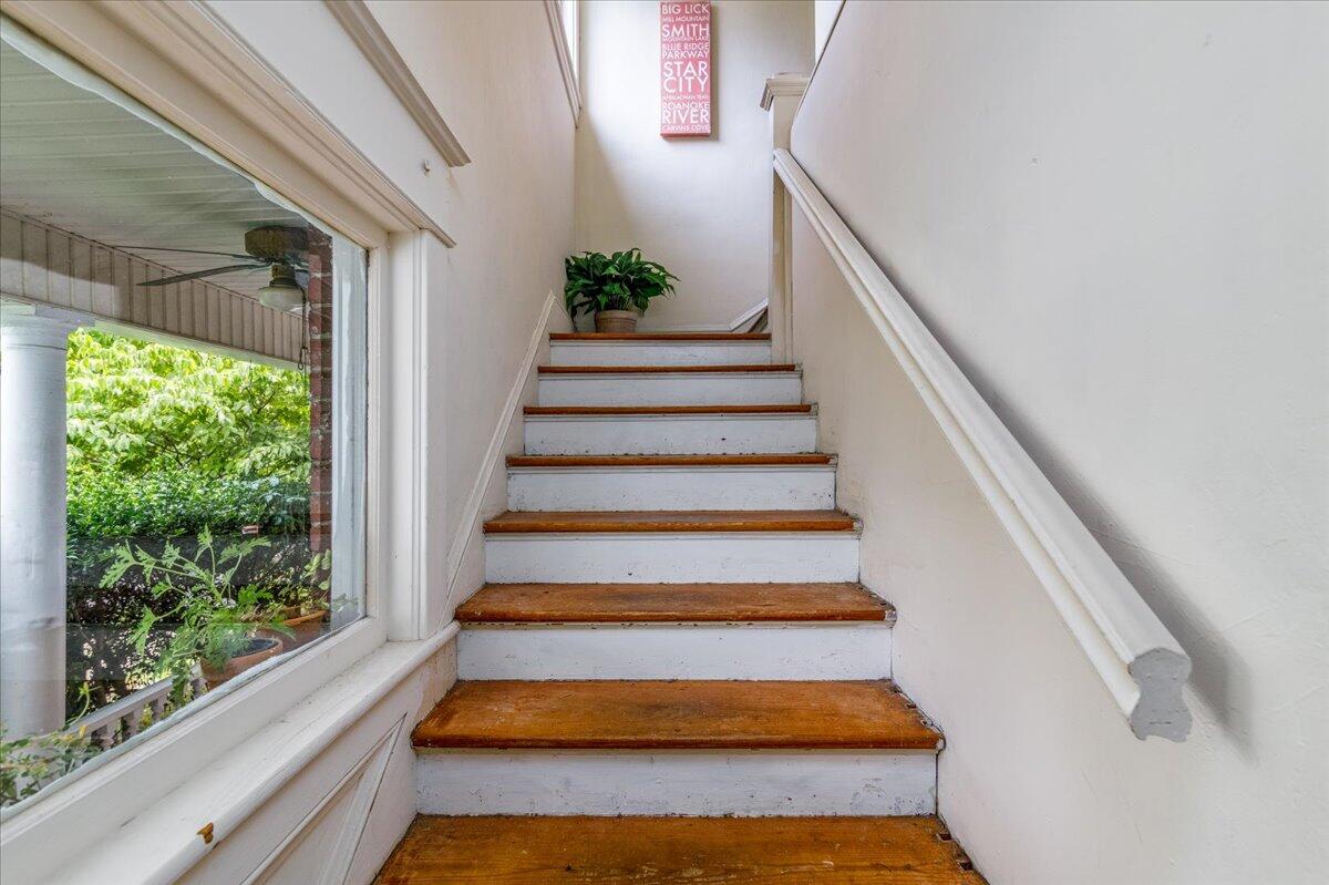 2202 Broadway AVE SW