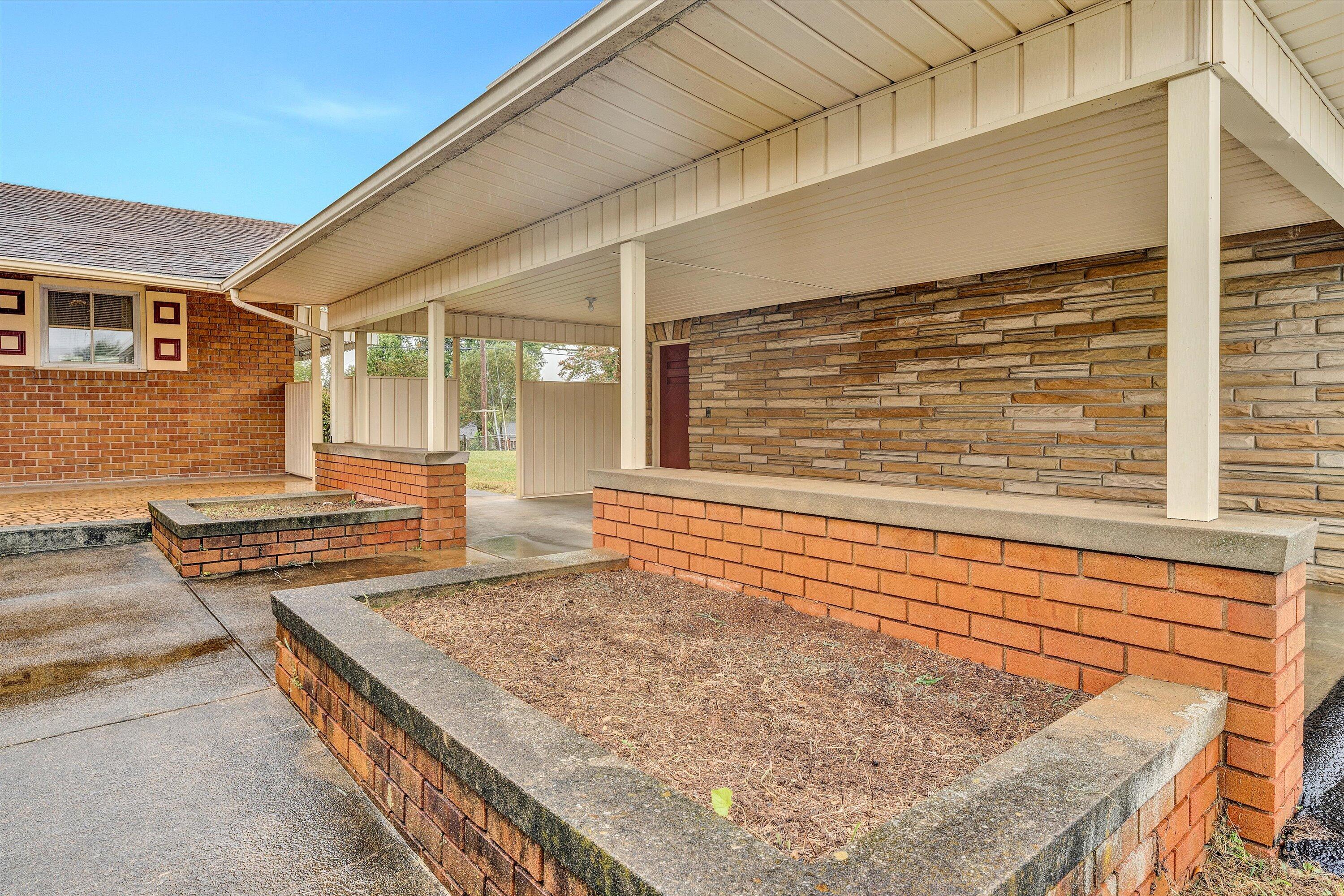 448 Cameron DR
