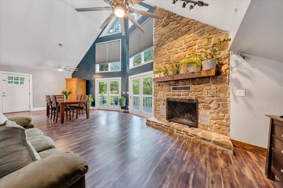 272 Basham LN