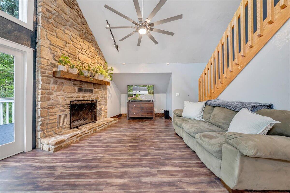 272 Basham LN