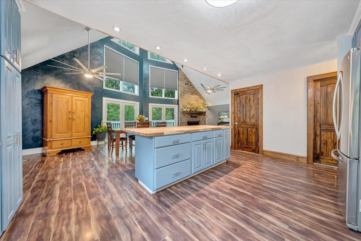 272 Basham LN