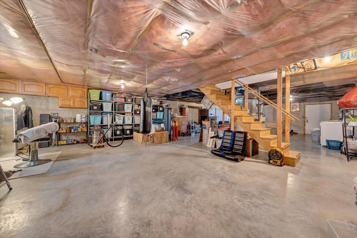 7704 Creek CIR