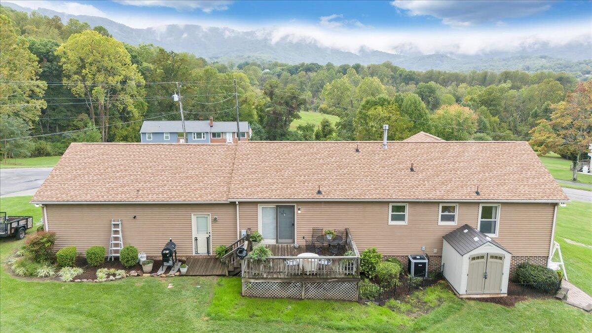 7704 Creek CIR