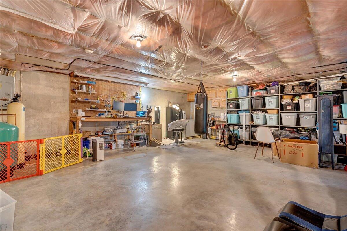 7704 Creek CIR