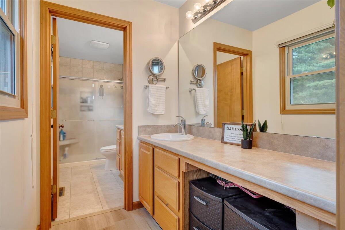 7704 Creek CIR