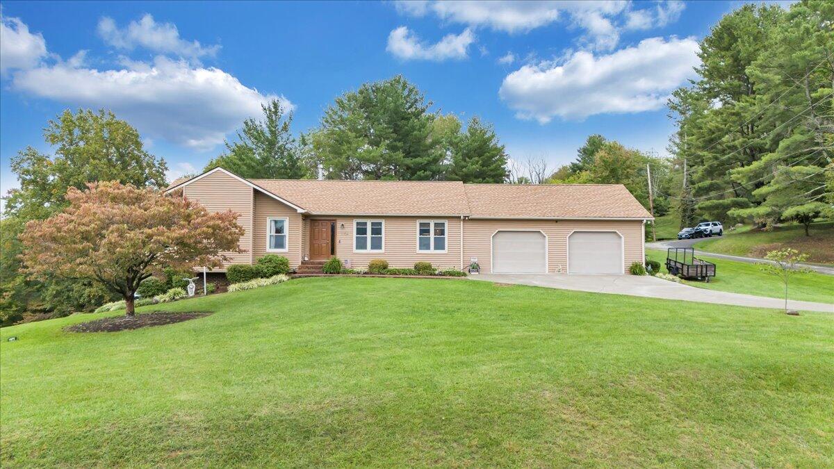 7704 Creek CIR