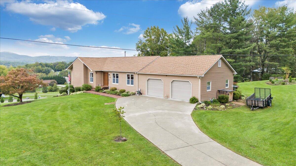 7704 Creek CIR