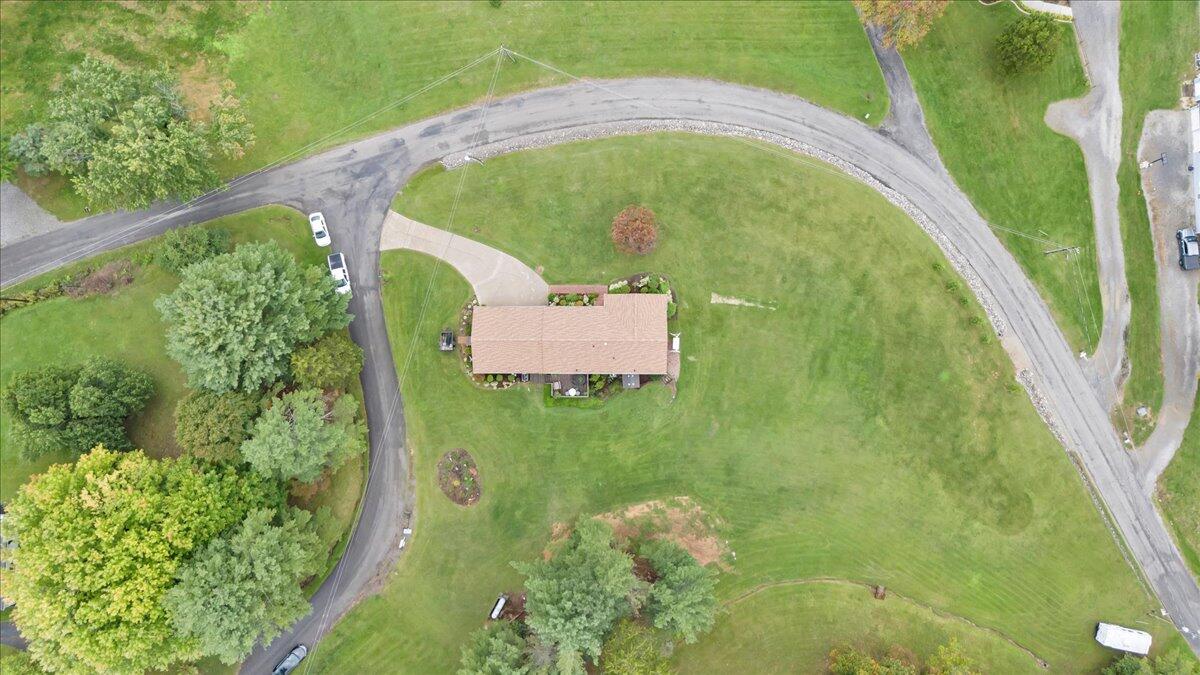 7704 Creek CIR