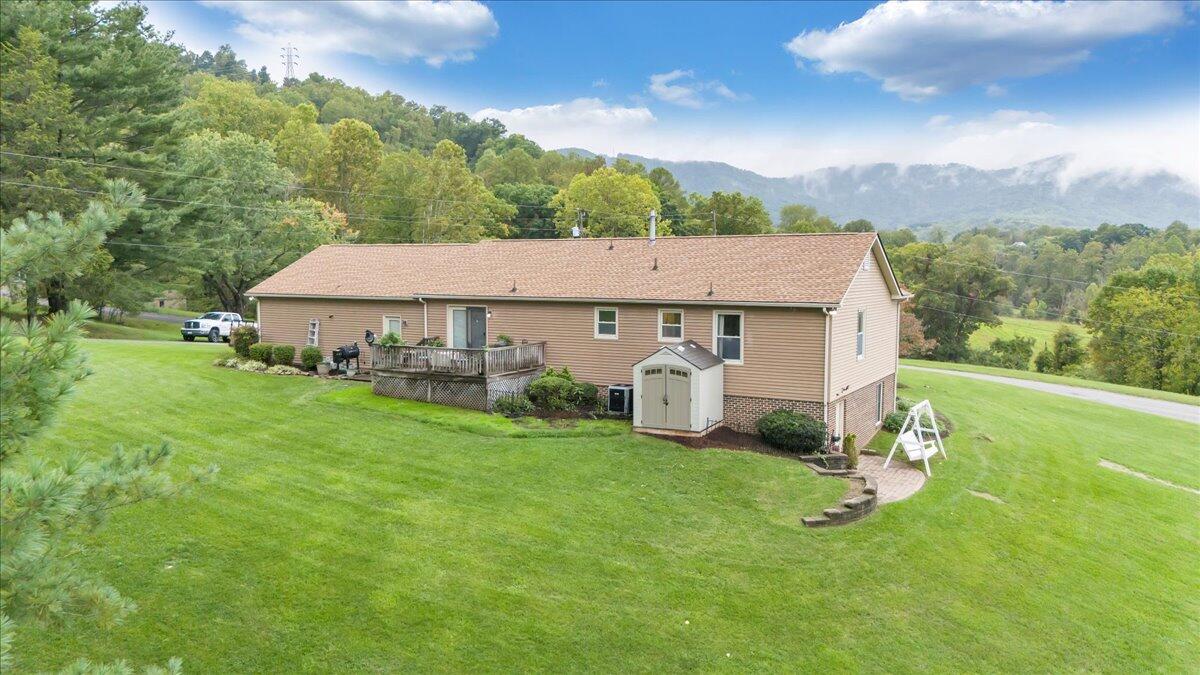 7704 Creek CIR