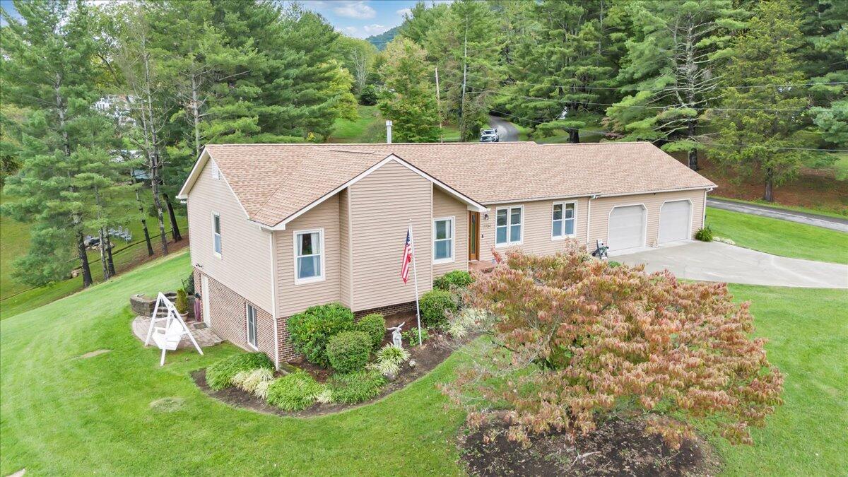 7704 Creek CIR