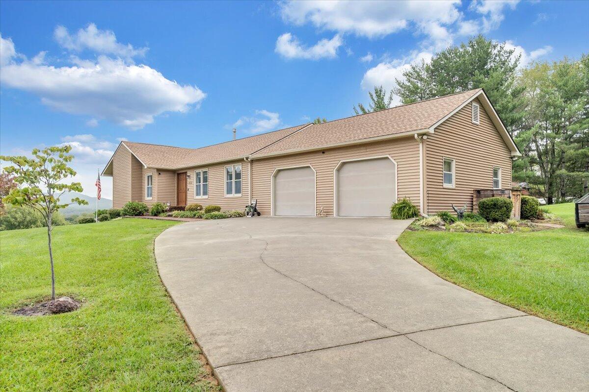 7704 Creek CIR