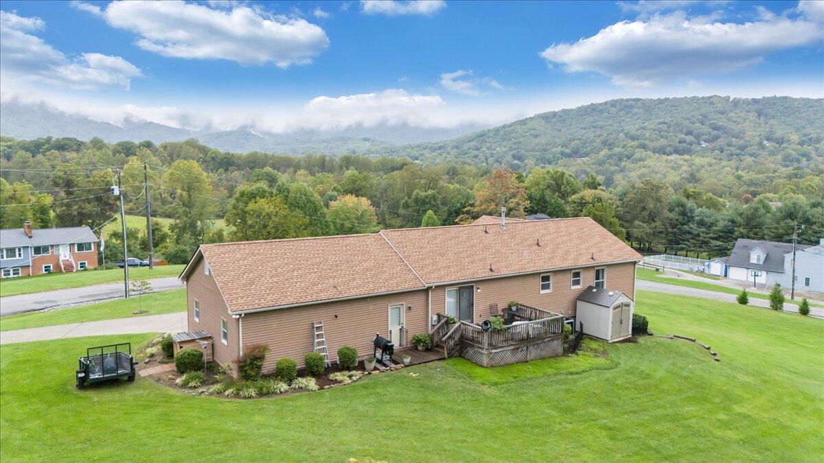 7704 Creek CIR