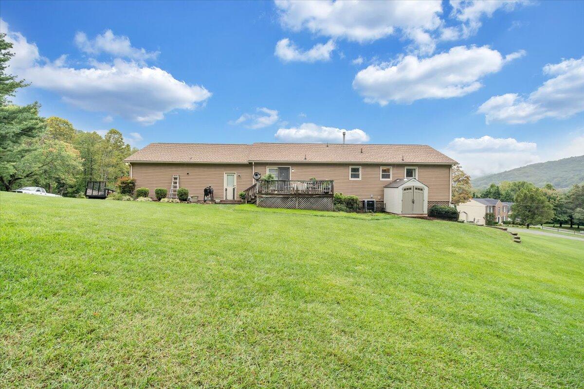 7704 Creek CIR
