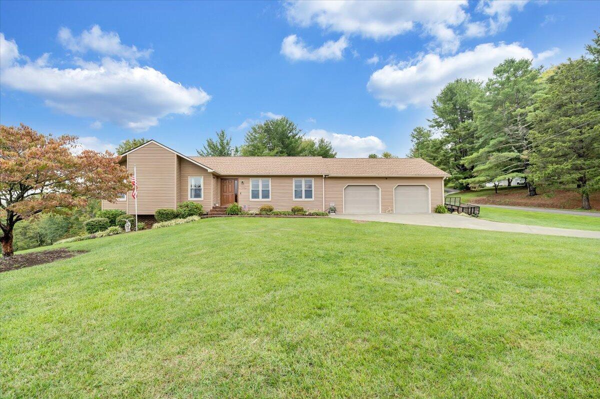 7704 Creek CIR