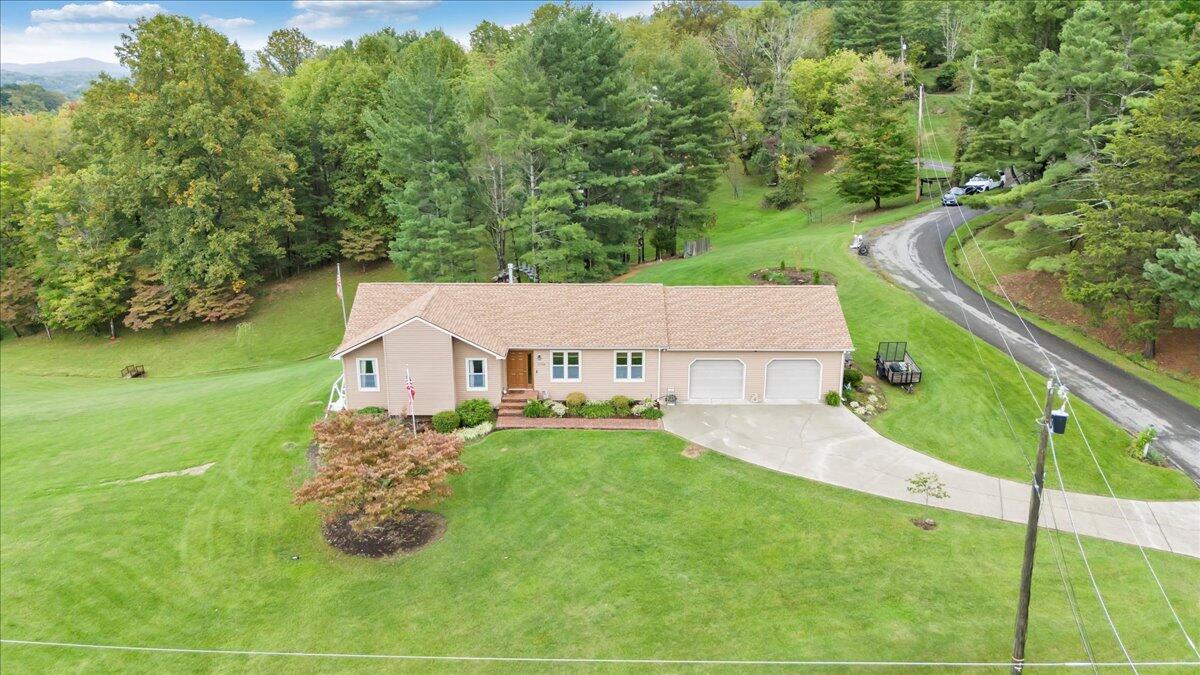 7704 Creek CIR