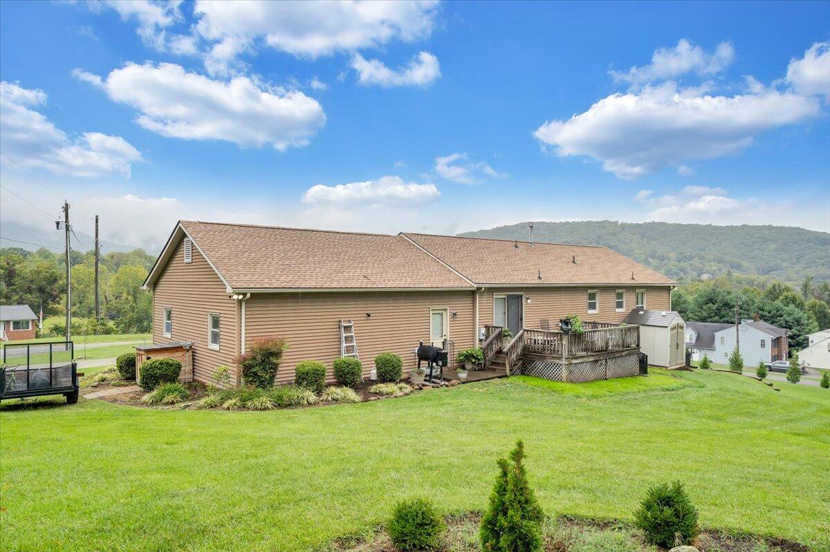7704 Creek CIR