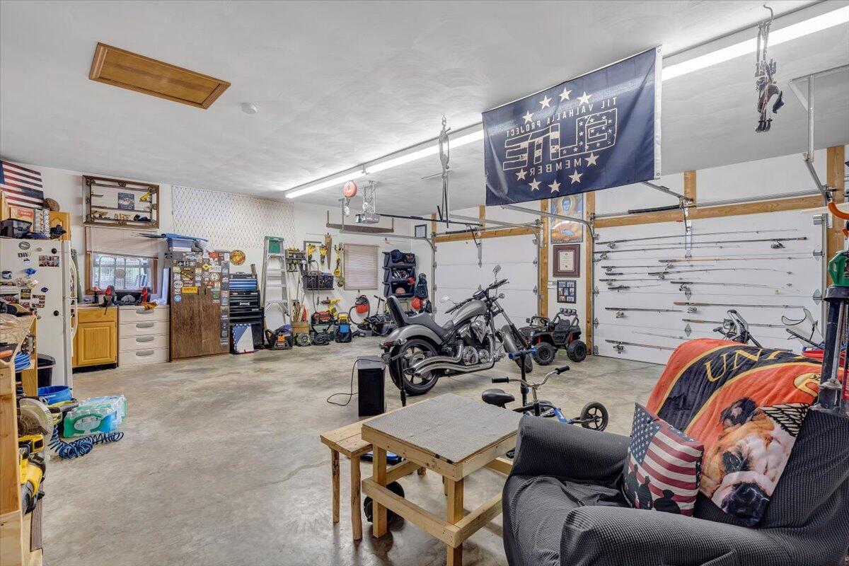 7704 Creek CIR