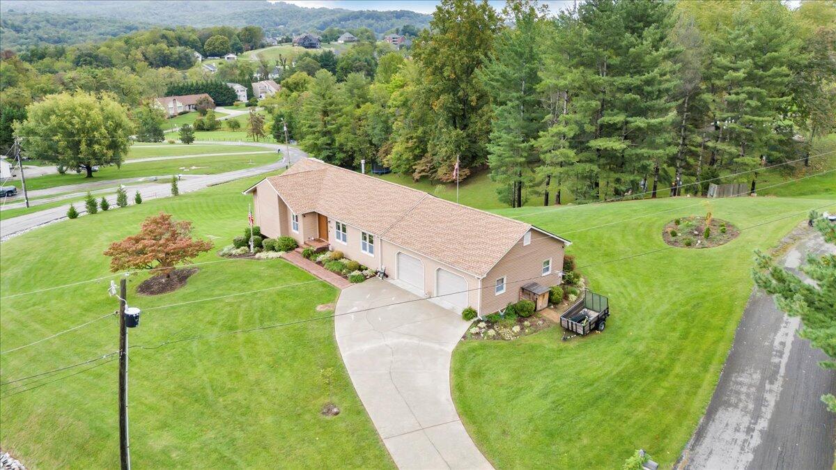 7704 Creek CIR